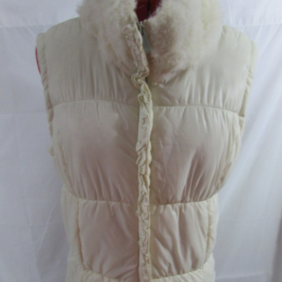 New York and Company Puffer Vest With Fur - Picture 1 of 8